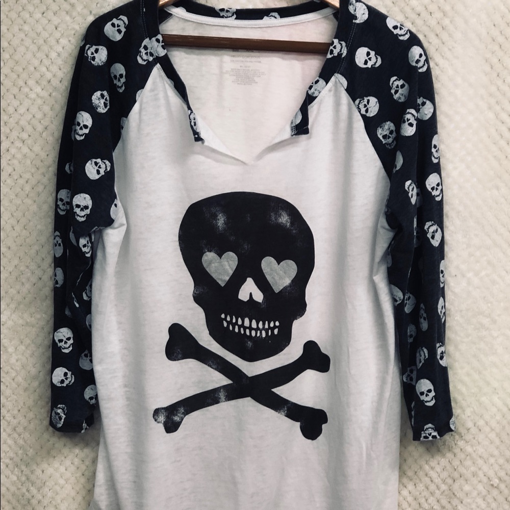 Black and white skull T-shirt XL